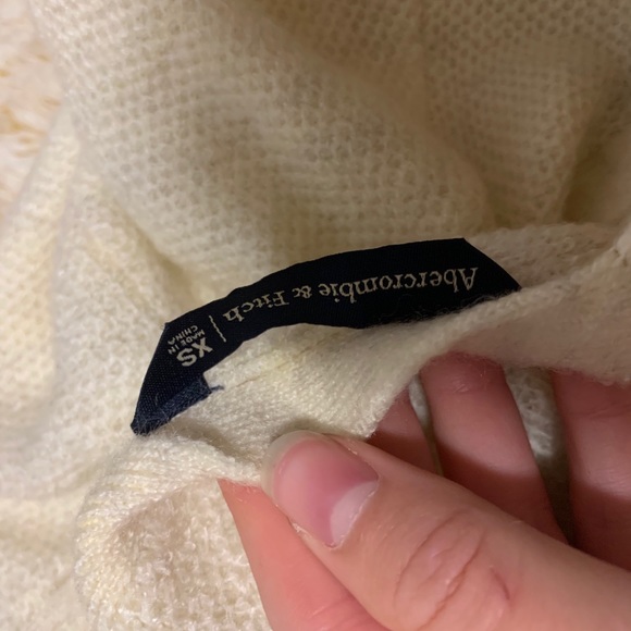 Cute Abercrombie sweater - Picture 3 of 3